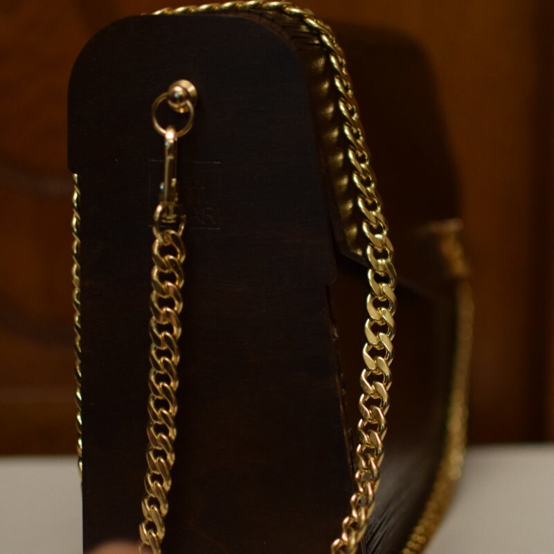 Embroidered Tapestry Cotton Wooden Handle Women's Clutch Bag