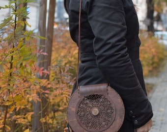 Circle wooden bag, artistic bag, wooden bag with leather strap, boho bag, wooden caramel bag, wooden clutch, circle bag