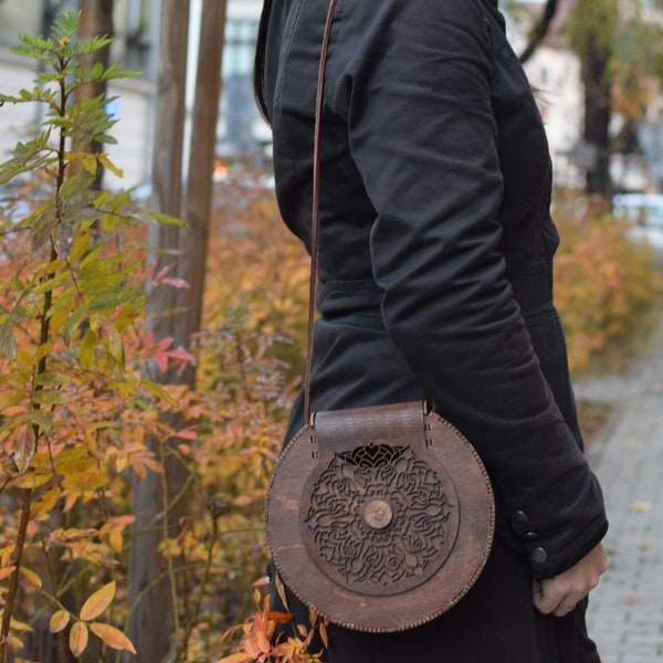 Circle wooden bag, artistic bag, wooden bag with leather strap, boho bag, wooden caramel bag, wooden clutch, circle bag