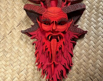 Roter Krampus aus Holz, 15 cm lang