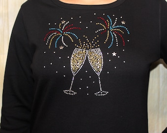 新年のシャンパングラスと花火のお祝いTシャツ 長袖ホリデーシャツ