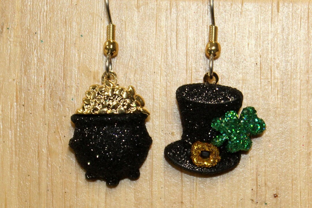 St Patricks Day Pot of Gold Hat With Shamrock Irish Clover Earrings