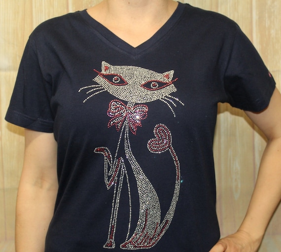 Gato atrevido, gatito elegante, camiseta con diamantes de imitación,  elegante camiseta rosa con gatito y brillo en azul marino para el Día de la