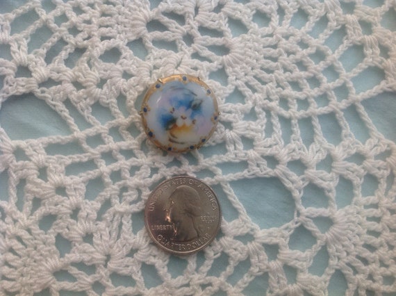 Victorian Handpainted Floral Brooch - image 3