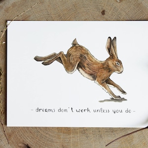 Biglietto di auguri con illustrazione del coniglio in esecuzione. Citazione motivazionale ispiratrice. Animali della foresta. Stampa artistica ad acquerello di coniglio.
