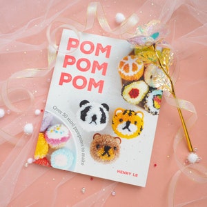 Pom Pom Pom: Over 50 Mini Pompoms to Make von Henry Le - English Craft Book - How to Make Pompoms