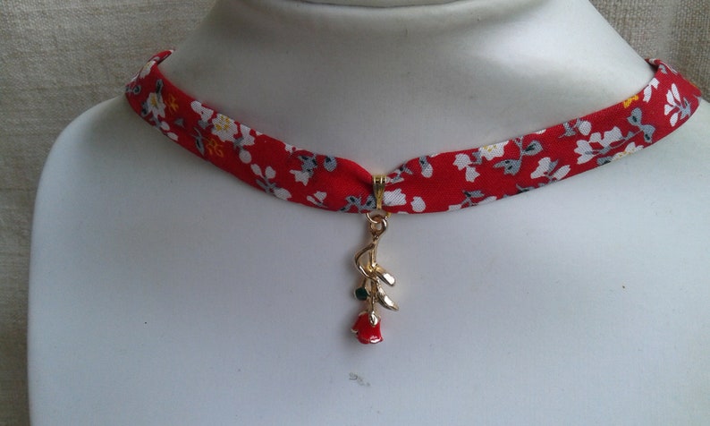 collier ras de cou ruban liberty et rose rouge image 2