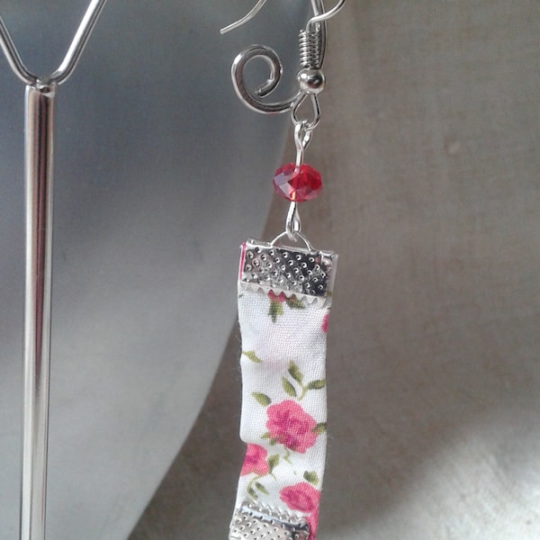 boucles d 'oreilles "ruban liberty fleuri rose"