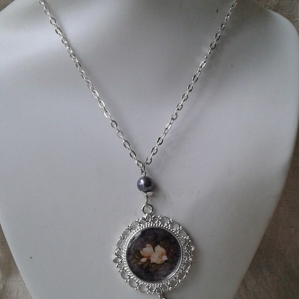 collier "fleurs ivoires"