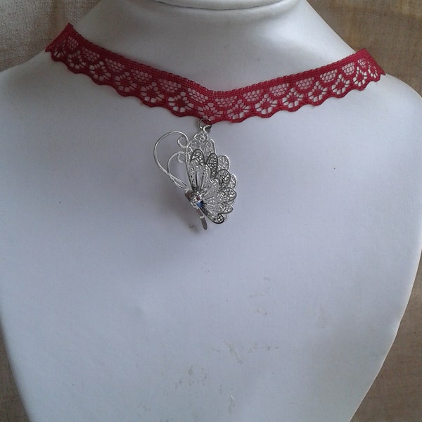 collier ras de cou "dentelle bordeaux et papillon"