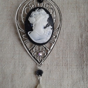 &quot;black and white cameo&quot; brooch