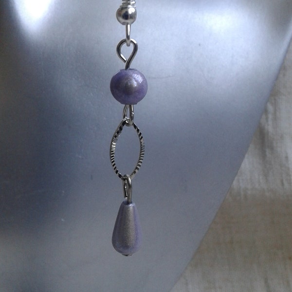 boucles d'oreilles "ovale argenté et perles violettes"