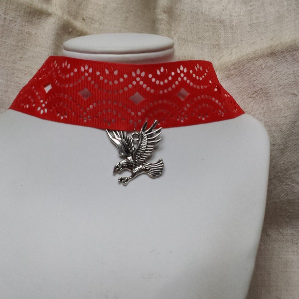 collier ras de cou "large ruban rouge et aigle"