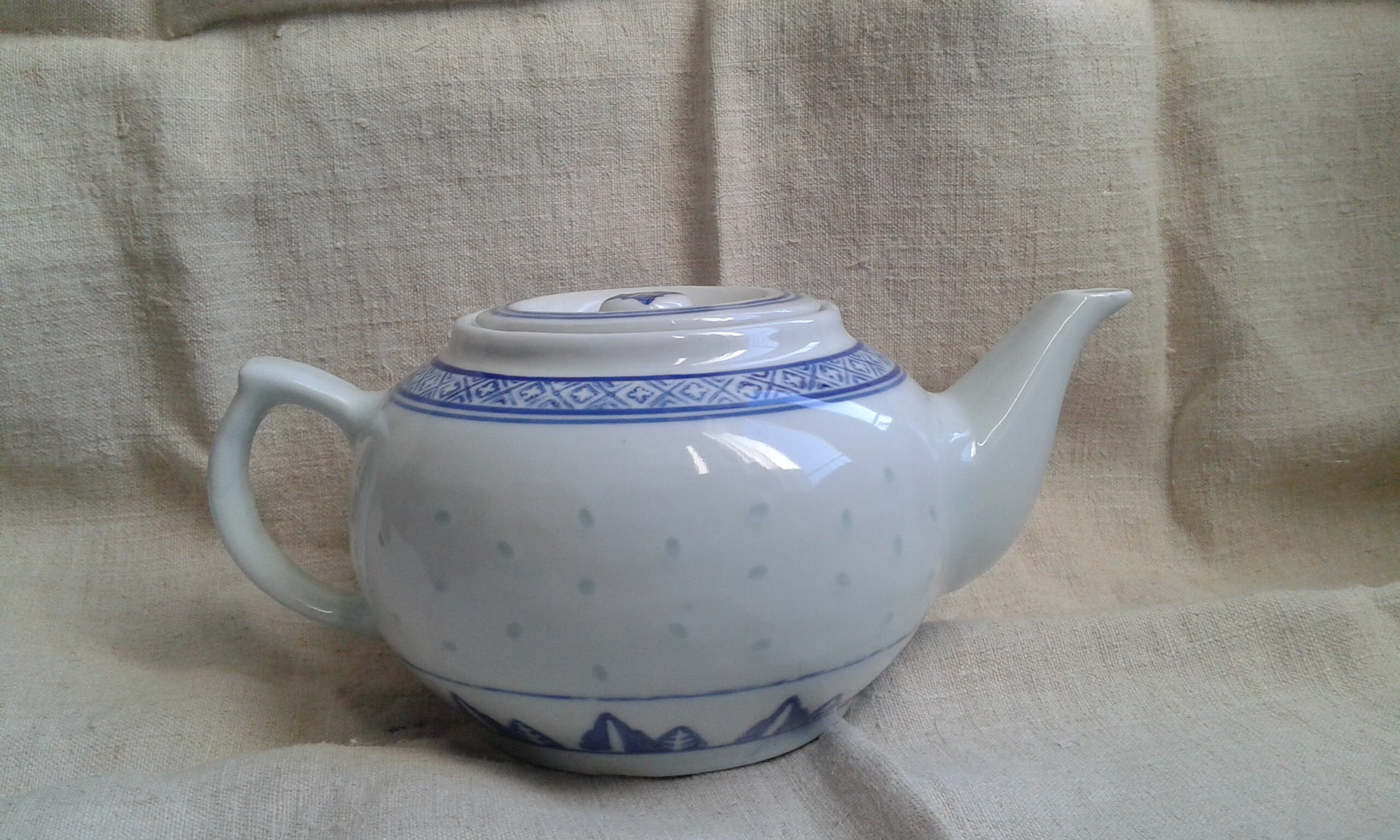 Théière Chinoise en Porcelaine Blanche et Bleue