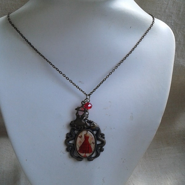 collier "la petite robe rouge"