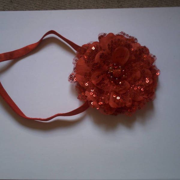 headband grosse fleur rouge et perle