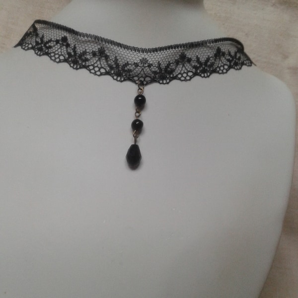 collier ras de cou "dentelle noire et perles"