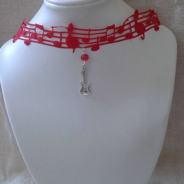 collier ras de cou "ruban portée de musique rouge"