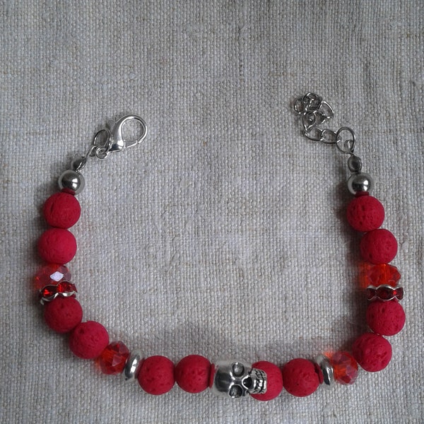 bracelet "perles de lave et tête de mort"