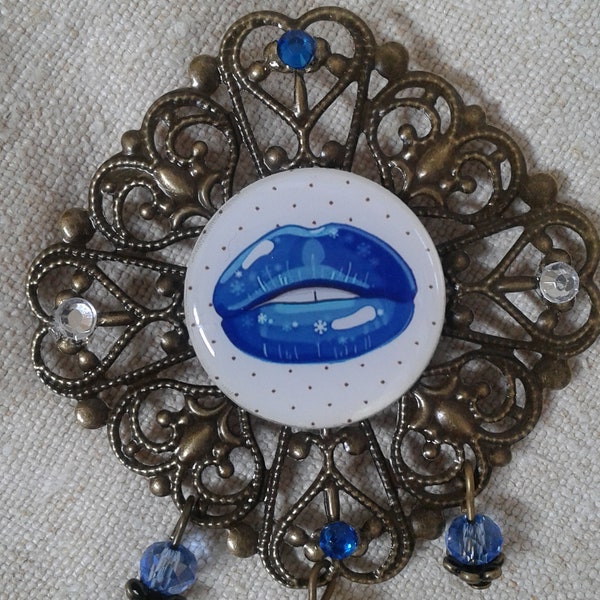 broche "bouche bleue"