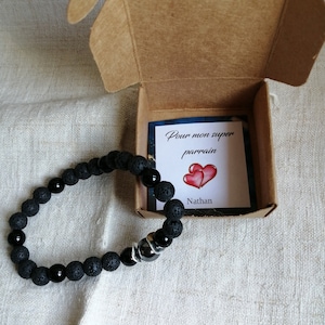 Herrenarmband „Lavaperlen und Hämatit“, in seiner individuell gestaltbaren Box