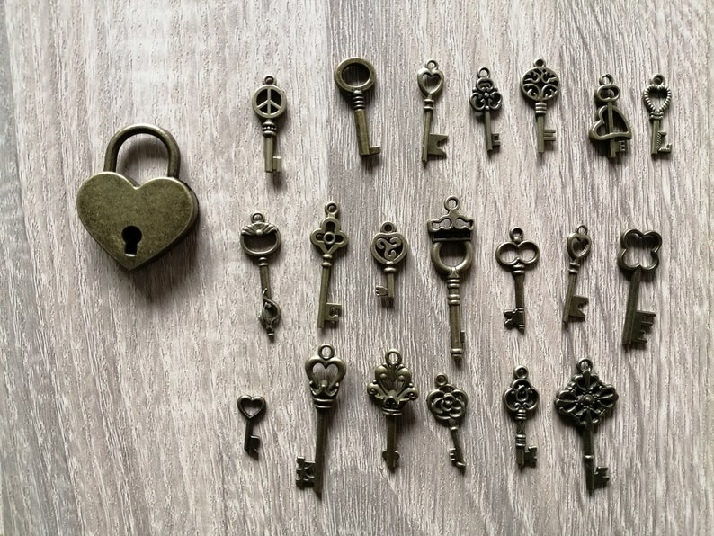 jeu du cadenas, pour jarretière ou bouquet, avec 20 clés plus celle ouvrant le cadenas et ses cartes personnalisables, 12 modèles au choix image 5