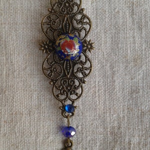 broche &quot;estampe et cabochon chinois fleuri bleu&quot;