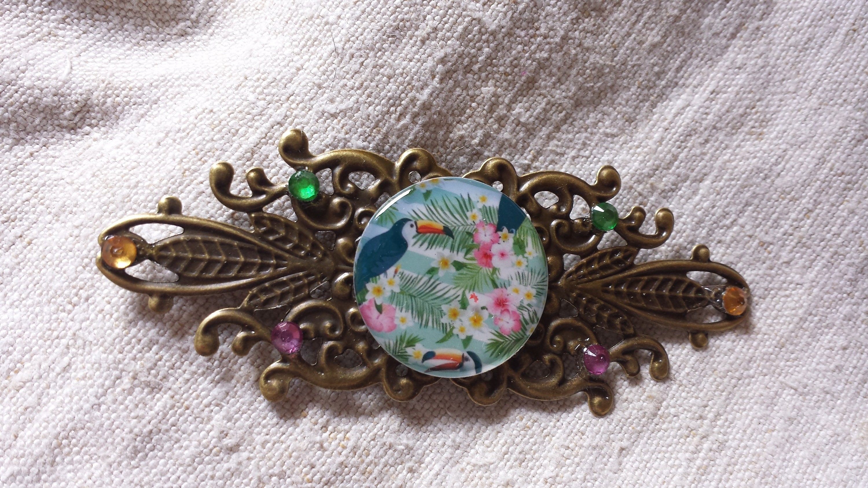 Broche Perroquet Fantaisie - Style Fabergé - Doré Et Perle Imitation
