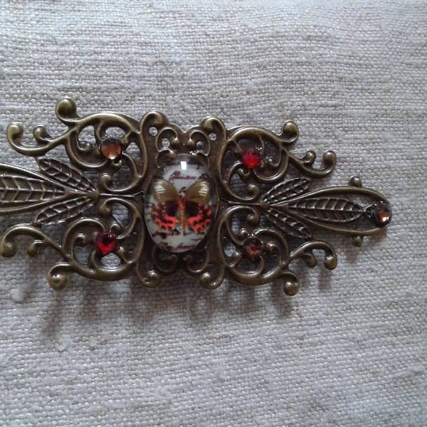 jolie broche "estampe et cabochon papillon"