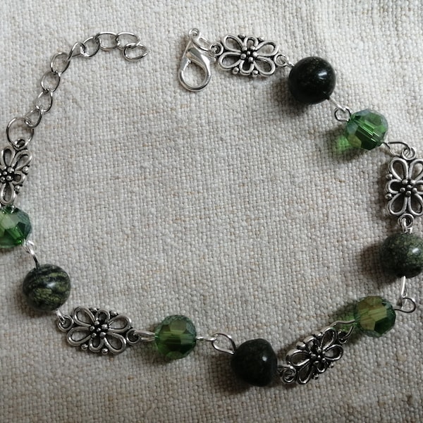 bracelet "perles Serpentine et à facettes"