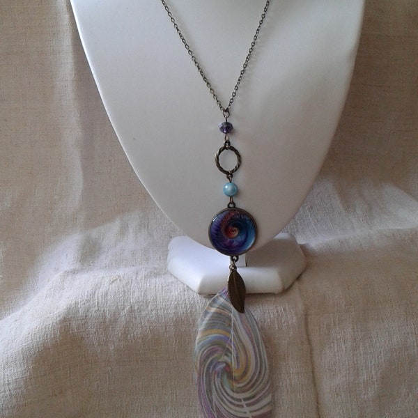 collier "plume et cabochon spirales"