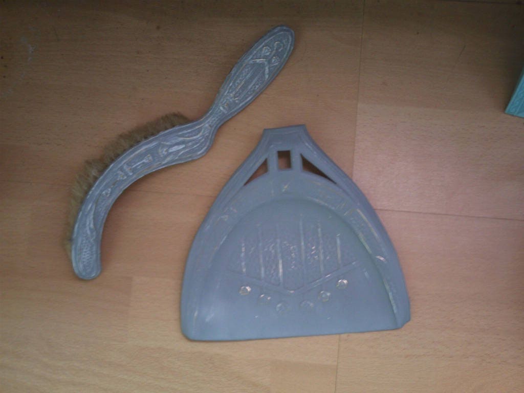 Ramasse Miettes Patiné Gris Gustavien