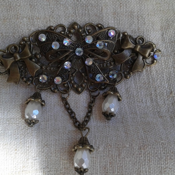 broche "noeud de papillon et strass blancs"