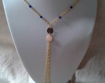 collier "perles et pompons bleus"