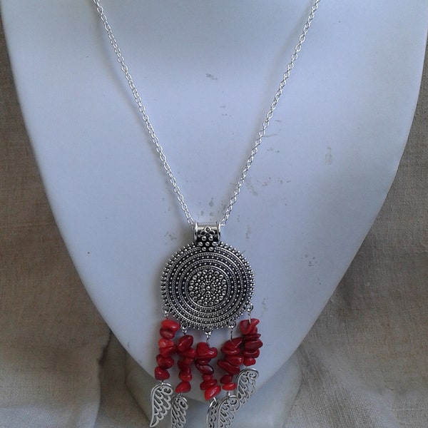 collier "pendentif et corail rouge"