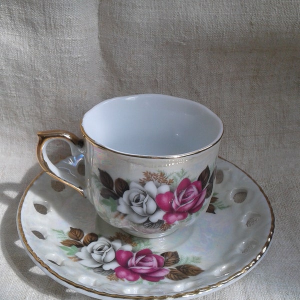 tasse et soucoupe, nacrées, roses