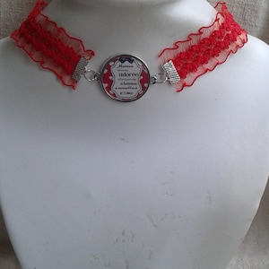 May include: Red lace choker necklace with a silver charm that says "Maman adorée, attentionnée, la lumière de mon moulin, je t'aime".