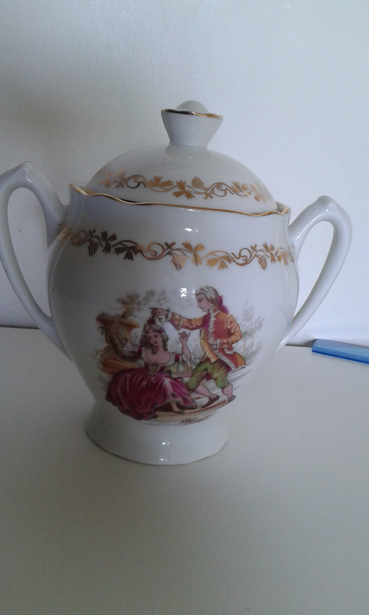 Sucrier Ancien, en Porcelaine