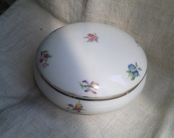 boite à bijoux, motif fleurs, en porcelaine