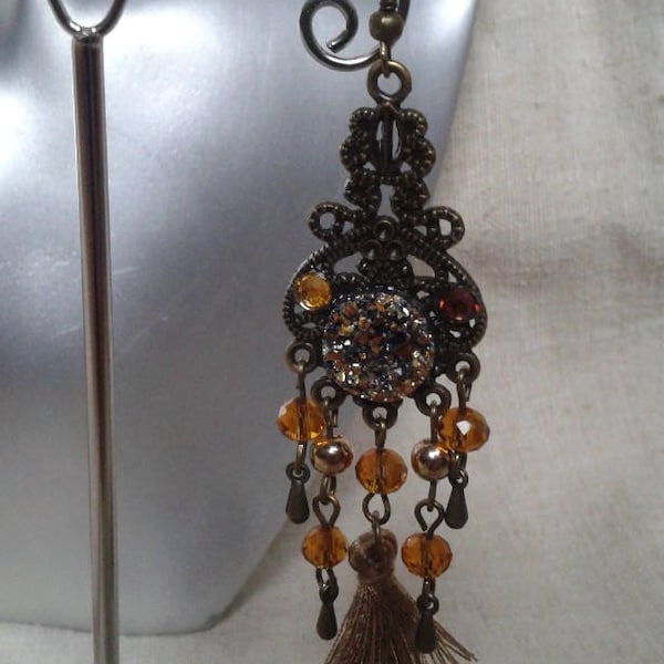 boucles d'oreilles "connecteur et pompon marron"