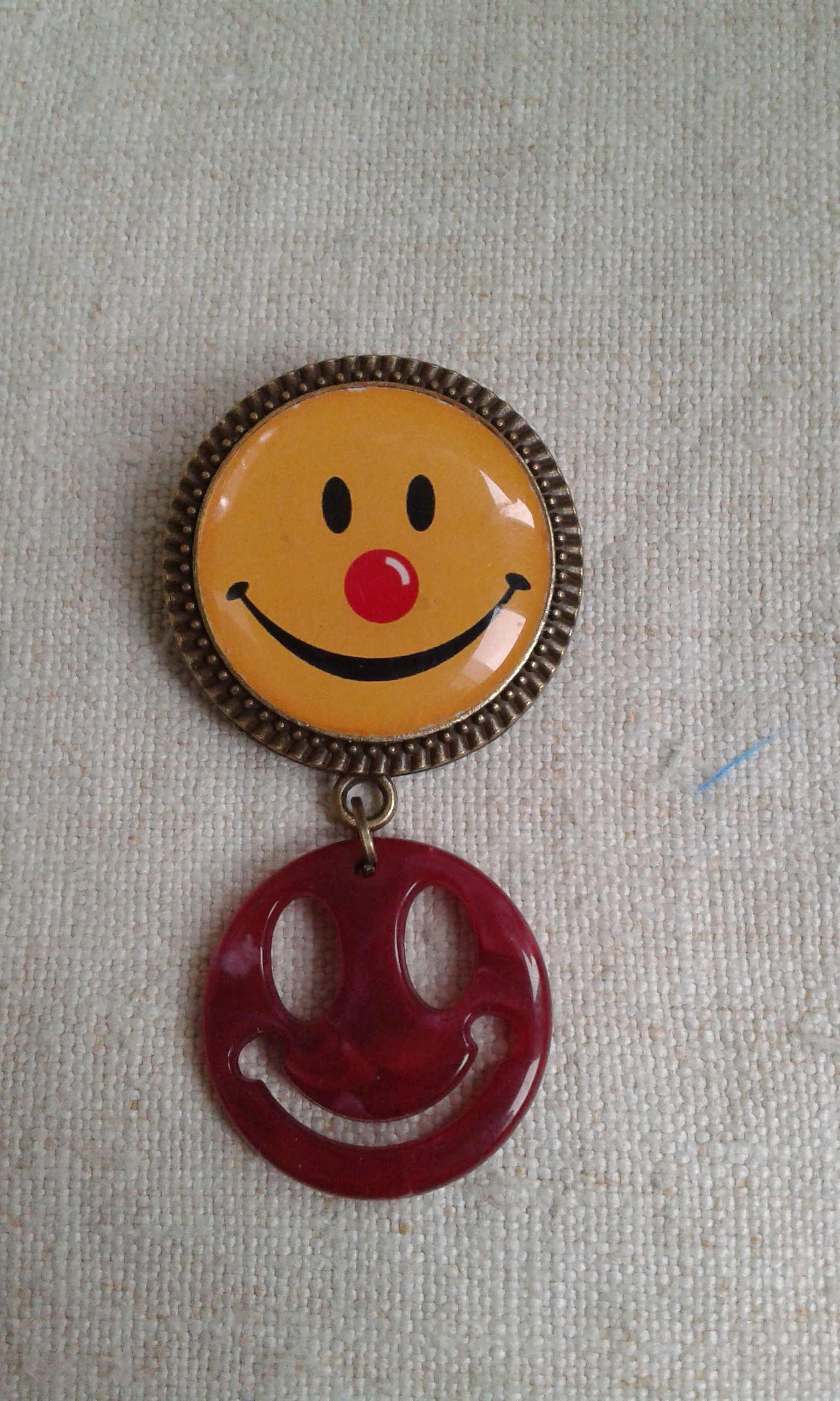 Smiley brooch cheap