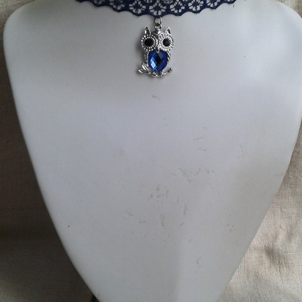 collier ras de cou "dentelle bleue et hibou"