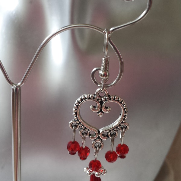 boucles d'oreilles "coeur et perles rouges"