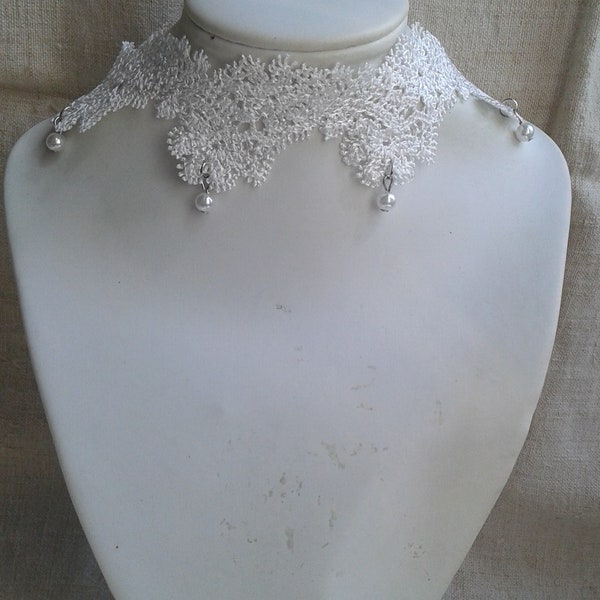 collier ras de cou "dentelle blanche et perles"