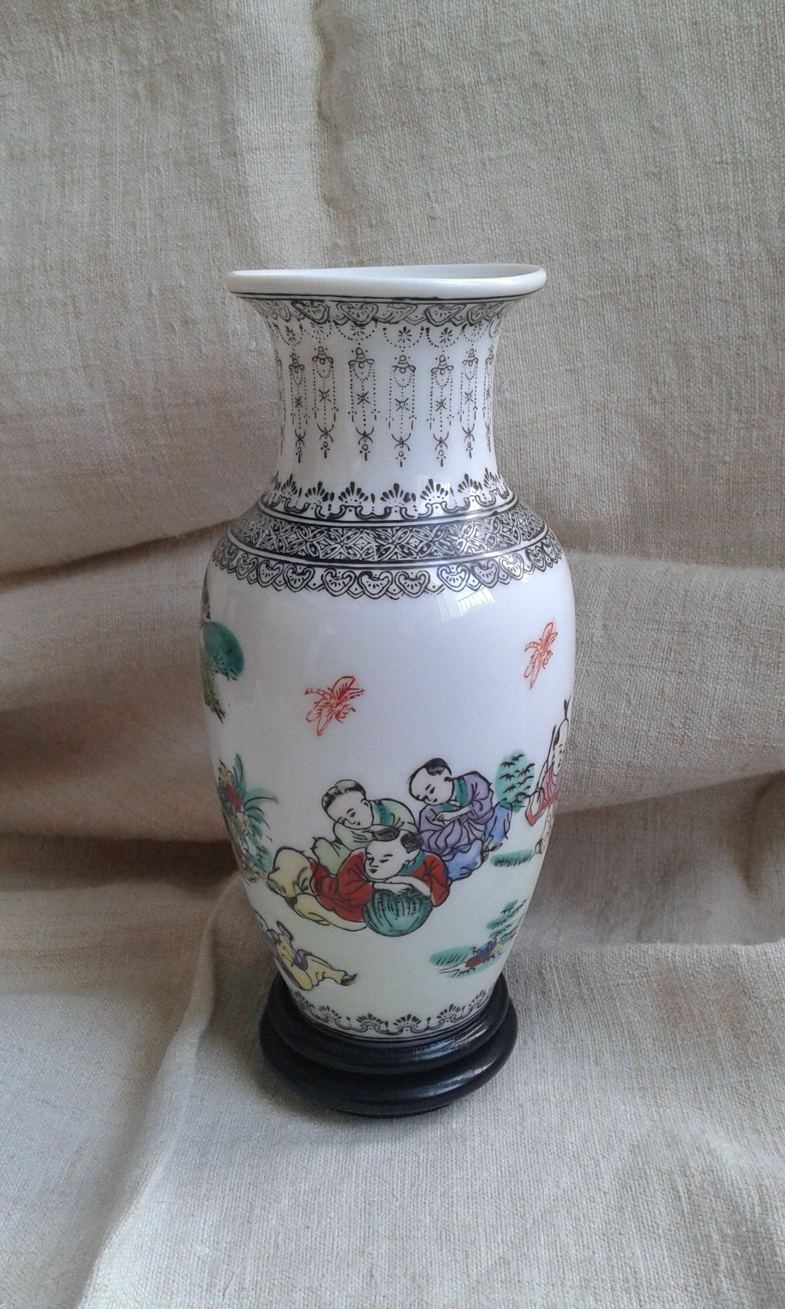 Petit Vase Chinois, en Porcelaine