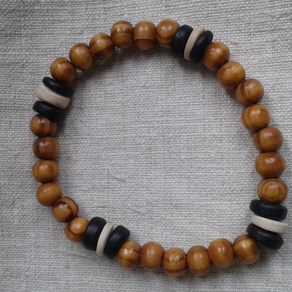 Collier en cuir avec des perles argent et bois