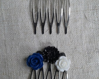 lot of 2 flowery combs