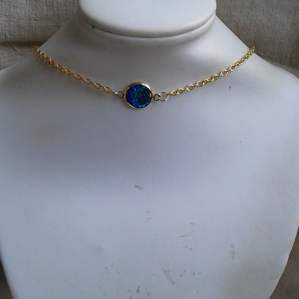 collier ras de cou "cabochon écaille bleu"