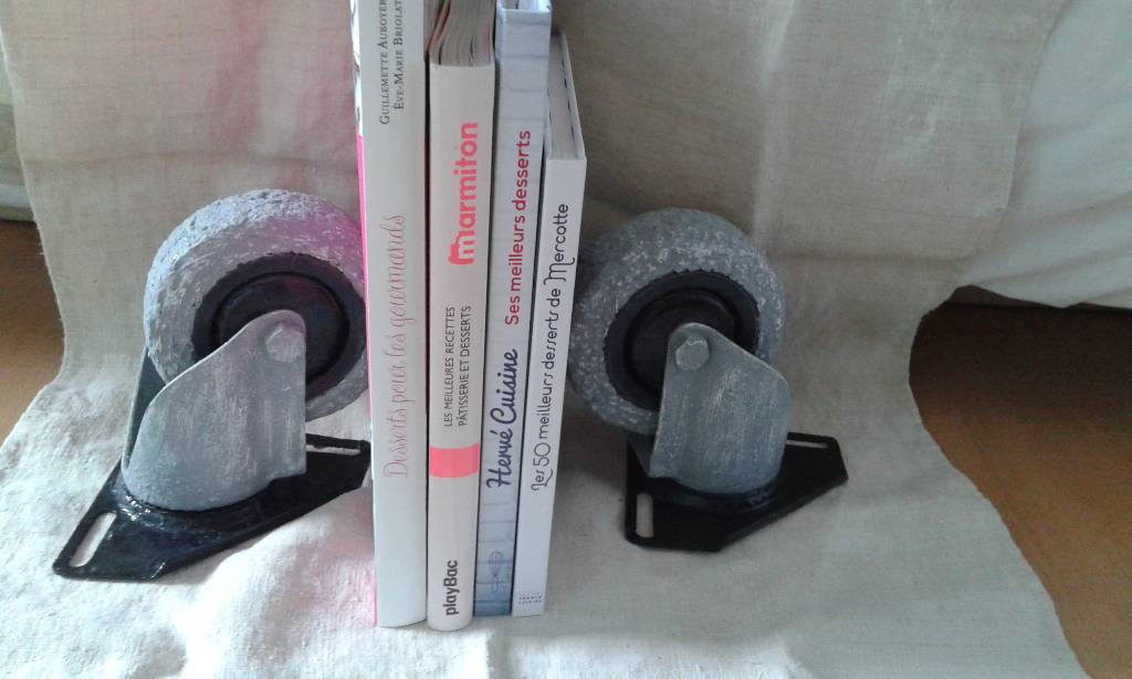 Roulettes de Meubles Transformées en Serre Livres Patinées