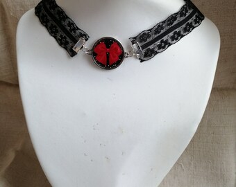 collier ras de cou "dentelle noire et noeud rouge"